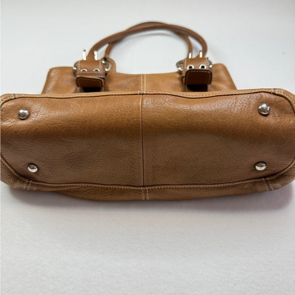 Tignanello Tan Leather Shoulder Bag with Slouchy Silhouette - Picture 3 of 6